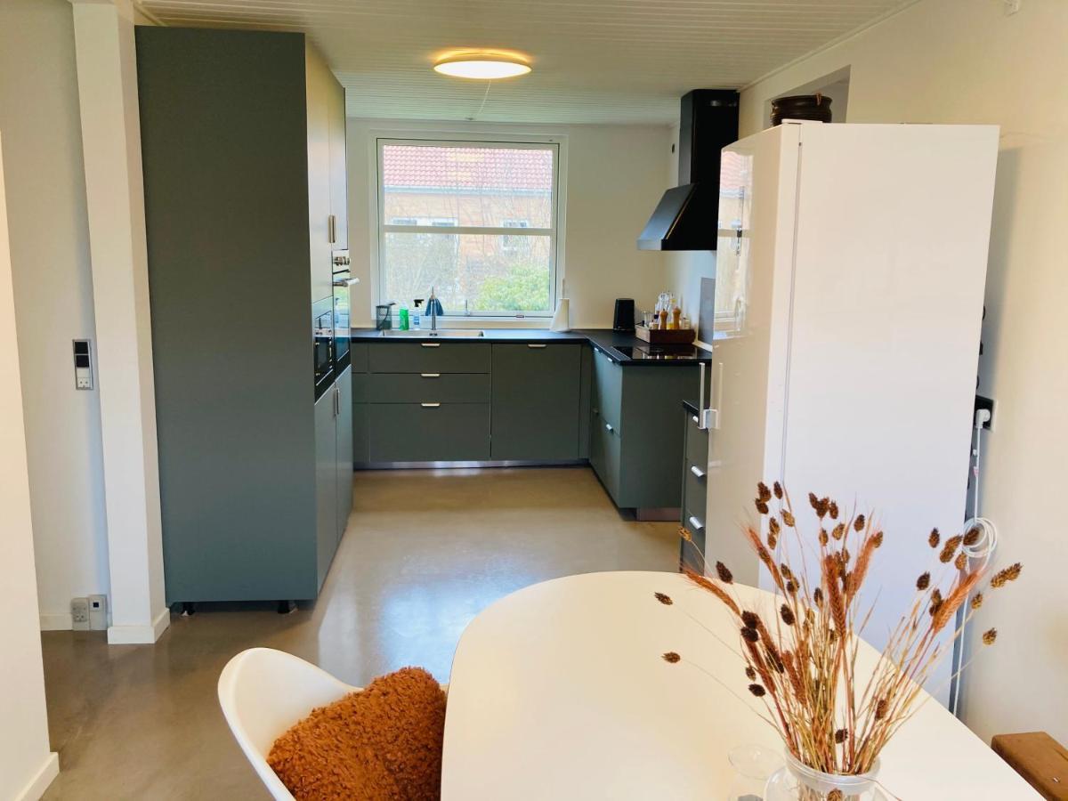 Villa Med Private Vaerelser Delt Badevaerelse/Kokken, Viby Sj. エクステリア 写真