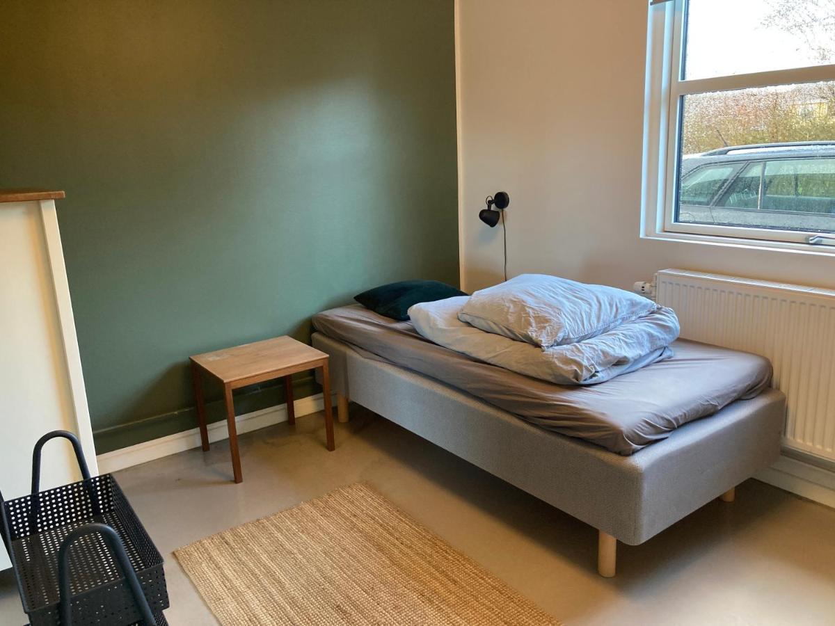 Villa Med Private Vaerelser Delt Badevaerelse/Kokken, Viby Sj. エクステリア 写真