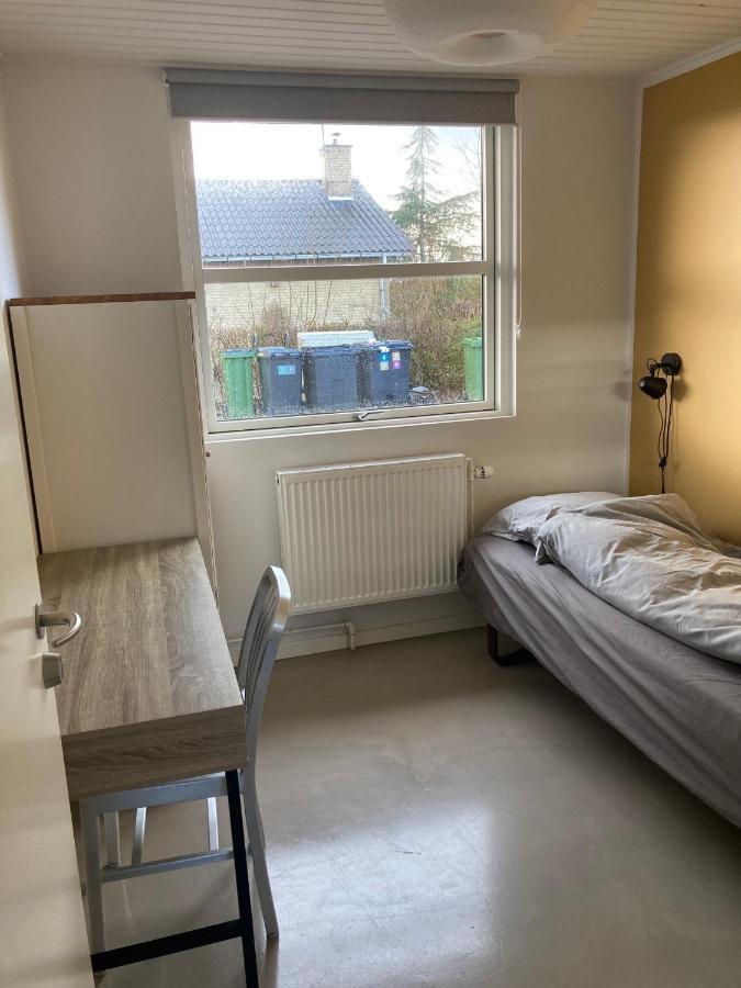 Villa Med Private Vaerelser Delt Badevaerelse/Kokken, Viby Sj. エクステリア 写真